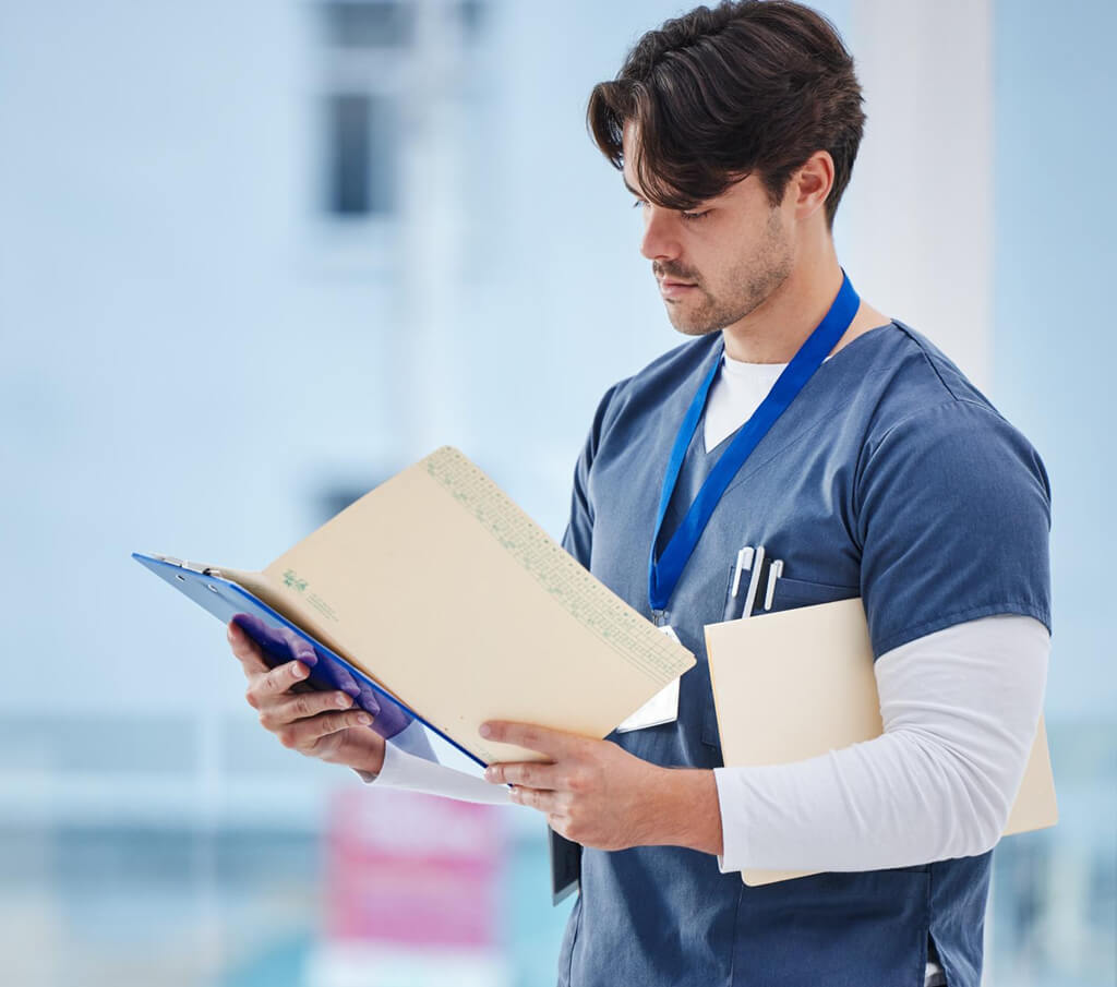 Распознает удостоверения личности